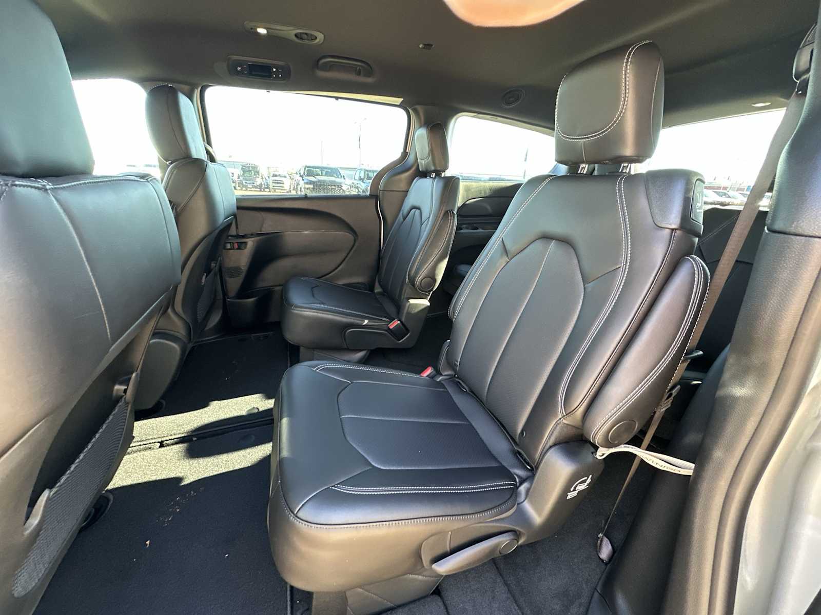 Thumbnail: 2026 Chrysler Voyager - 22