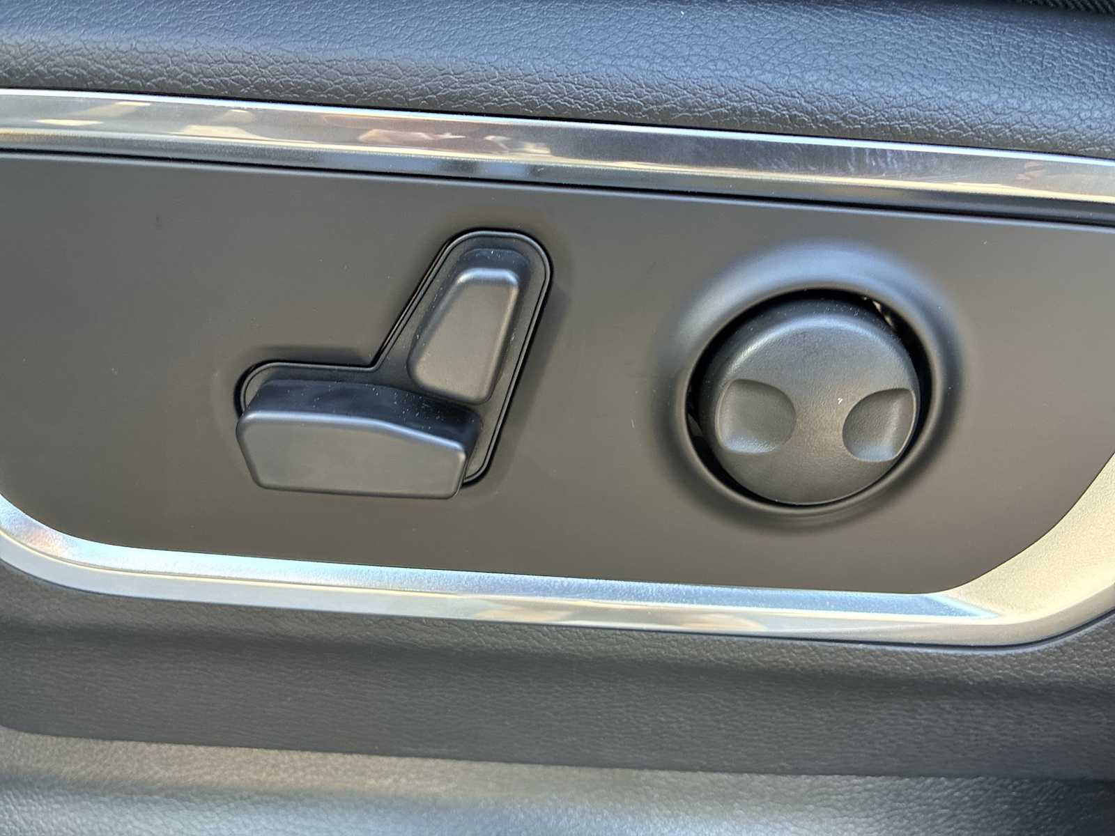 Thumbnail: 2026 RAM 1500 - 14