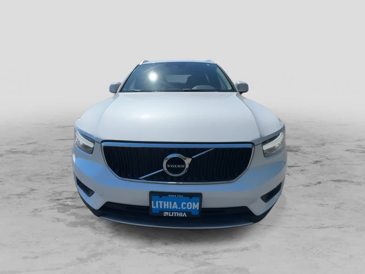 Thumbnail: 2022 Volvo XC40 - 3