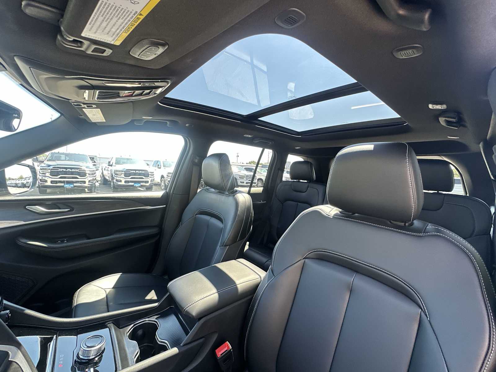 Thumbnail: 2025 Jeep Grand Cherokee - 16