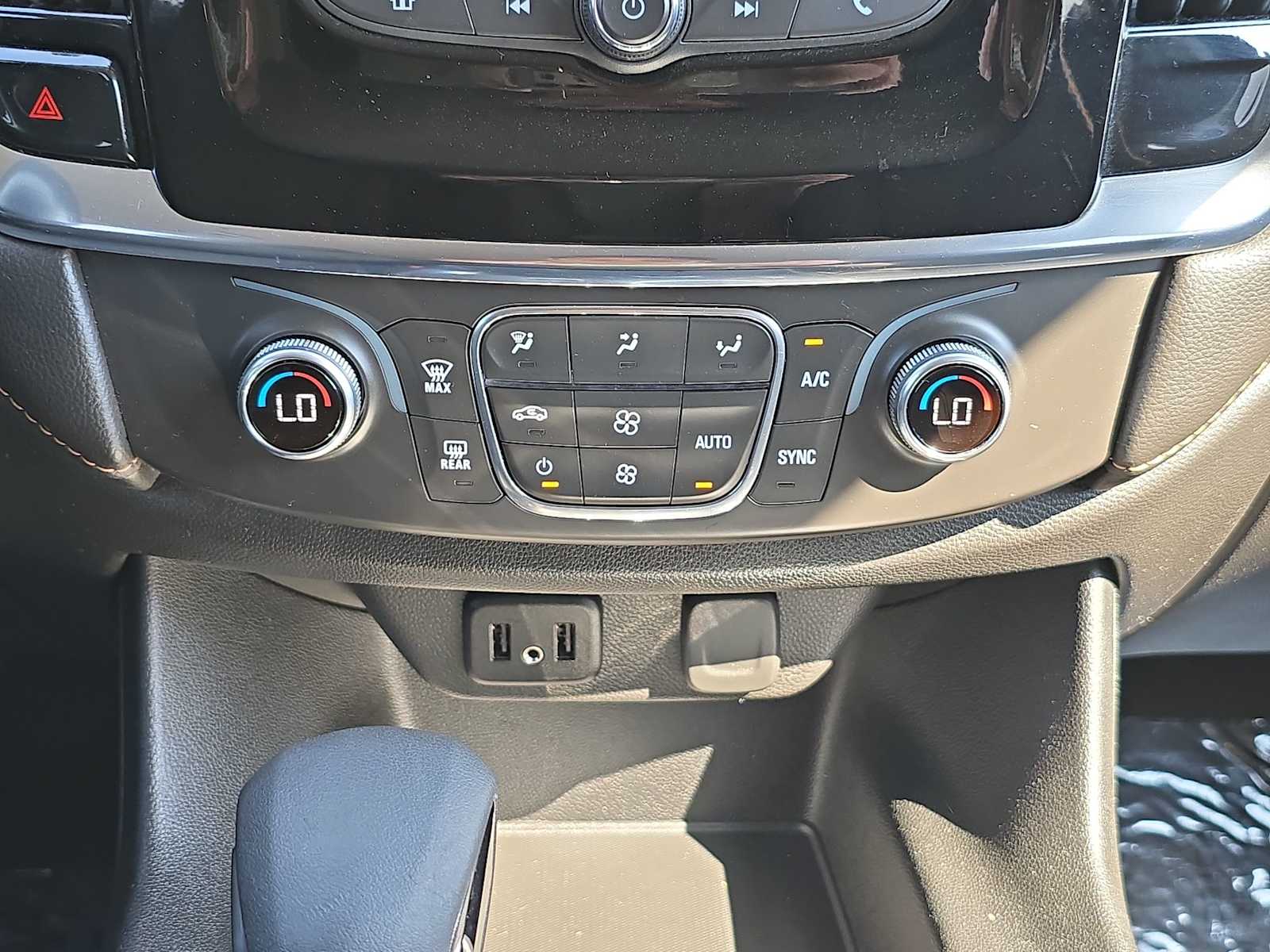 2021 Chevrolet Traverse LT 16