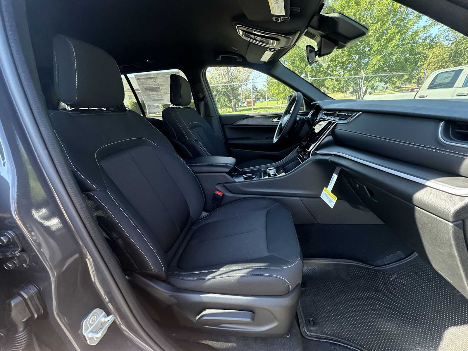 Thumbnail: 2025 Jeep Grand Cherokee - 23