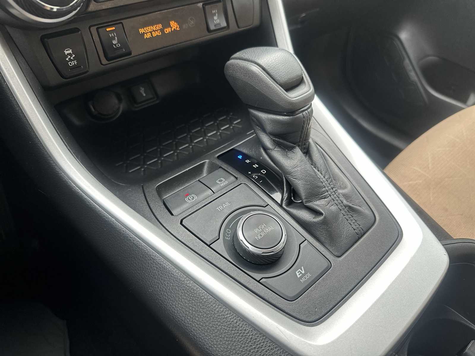 Thumbnail: 2022 Toyota RAV4 - 20