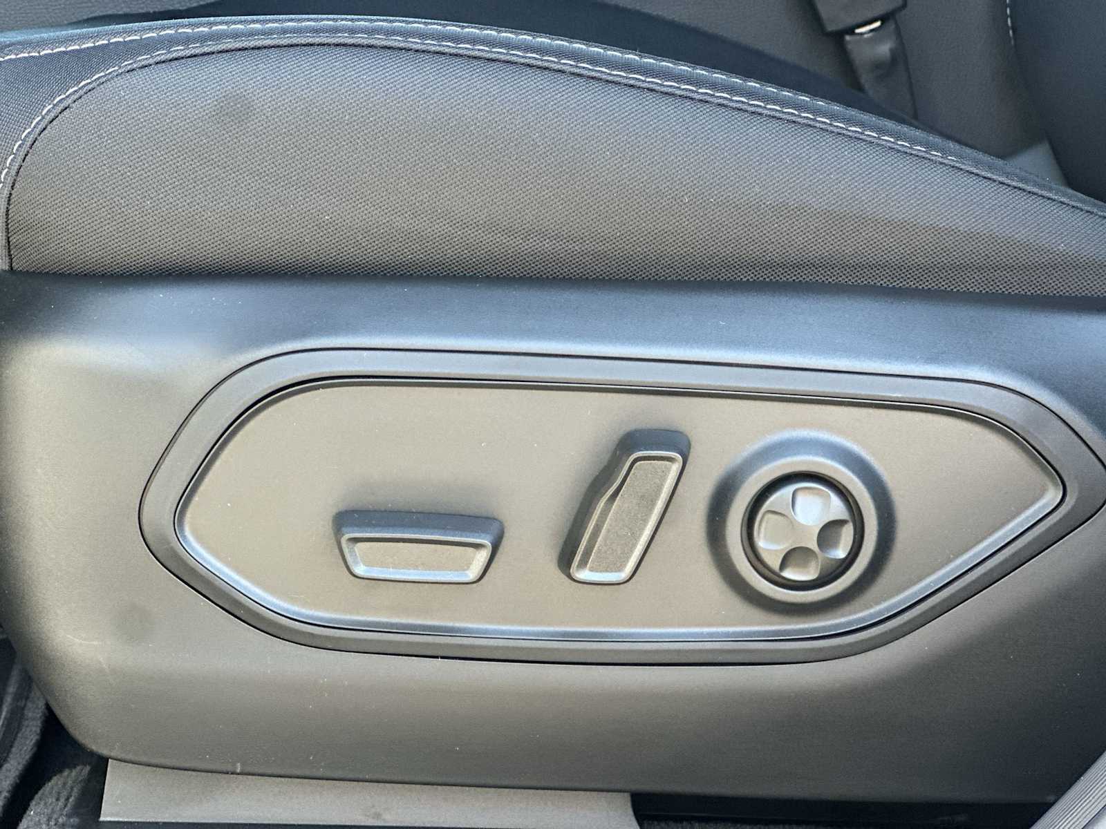 Thumbnail: 2025 Jeep Grand Cherokee - 14