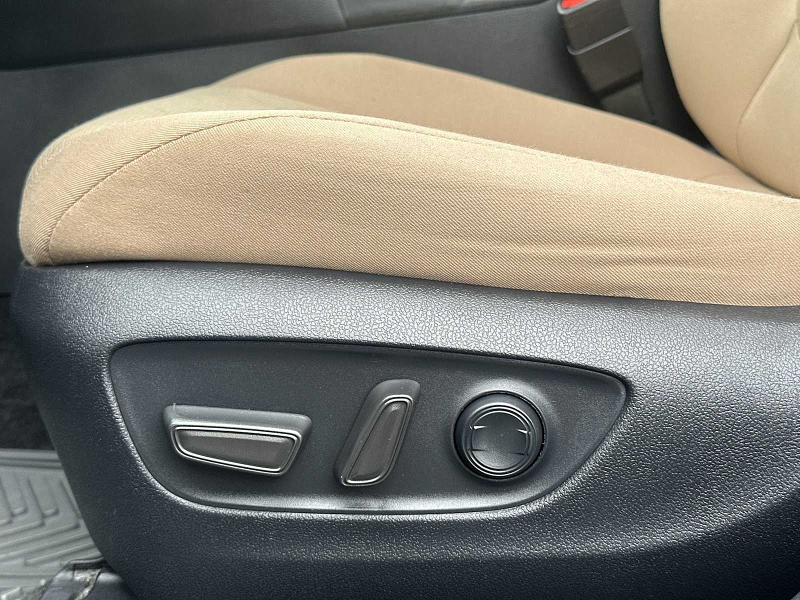 Thumbnail: 2022 Toyota RAV4 - 14