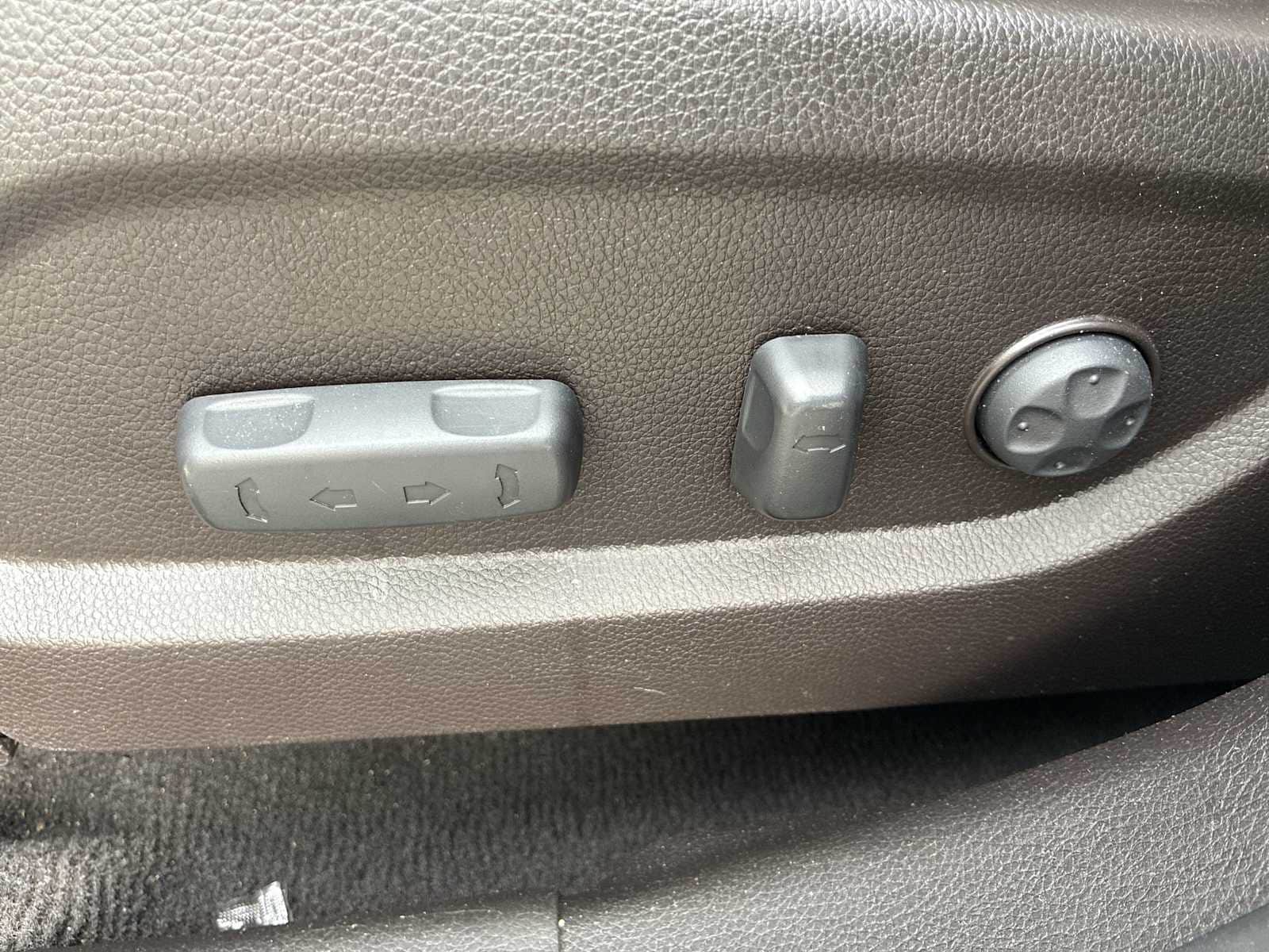 Thumbnail: 2016 Hyundai Santa Fe - 14