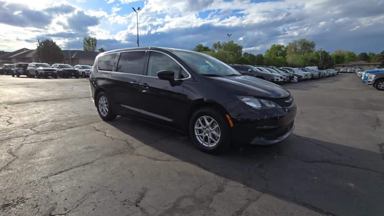 2023 Chrysler Voyager LX photo 2