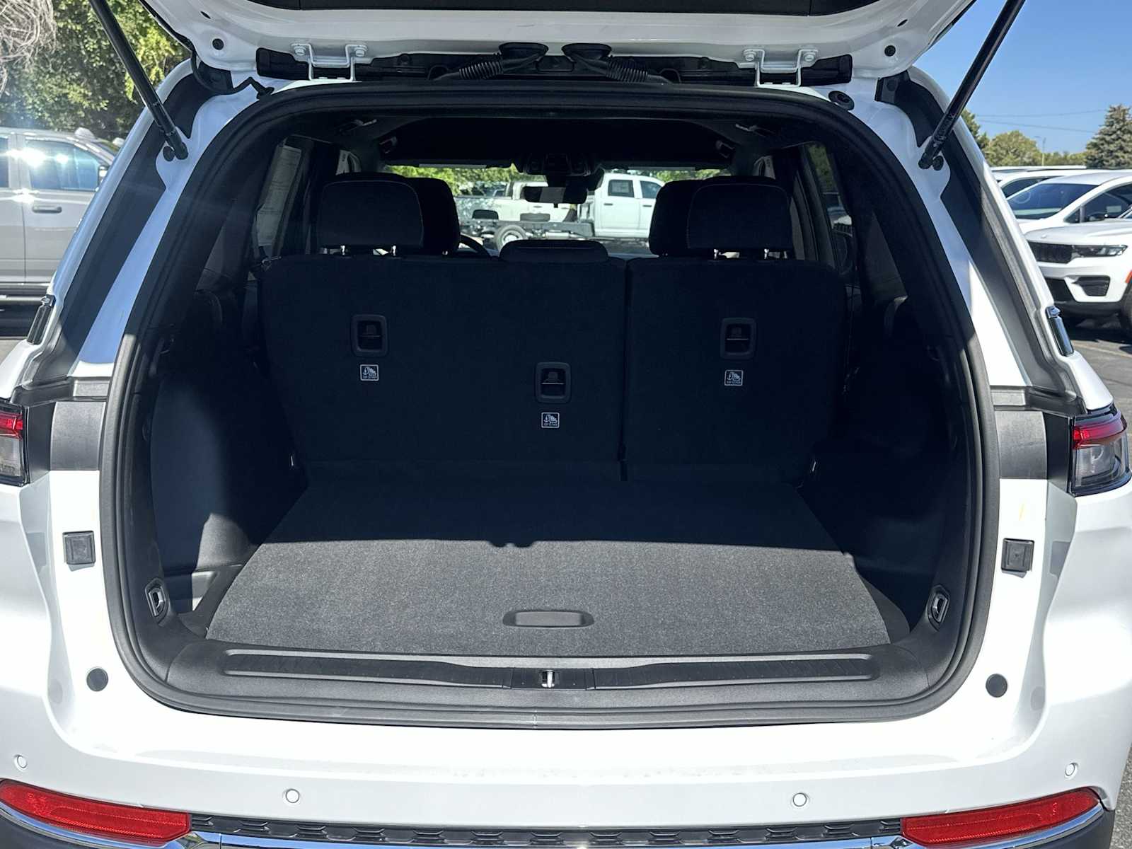 Thumbnail: 2025 Jeep Grand Cherokee - 18