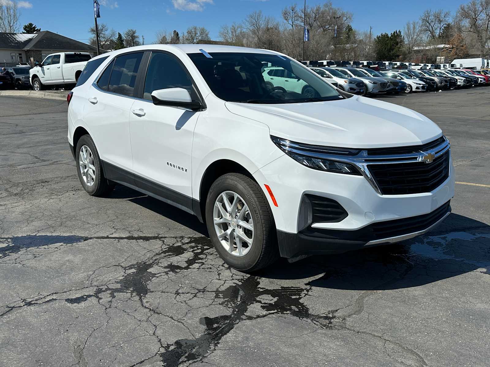 2023 Chevrolet Equinox photo 3