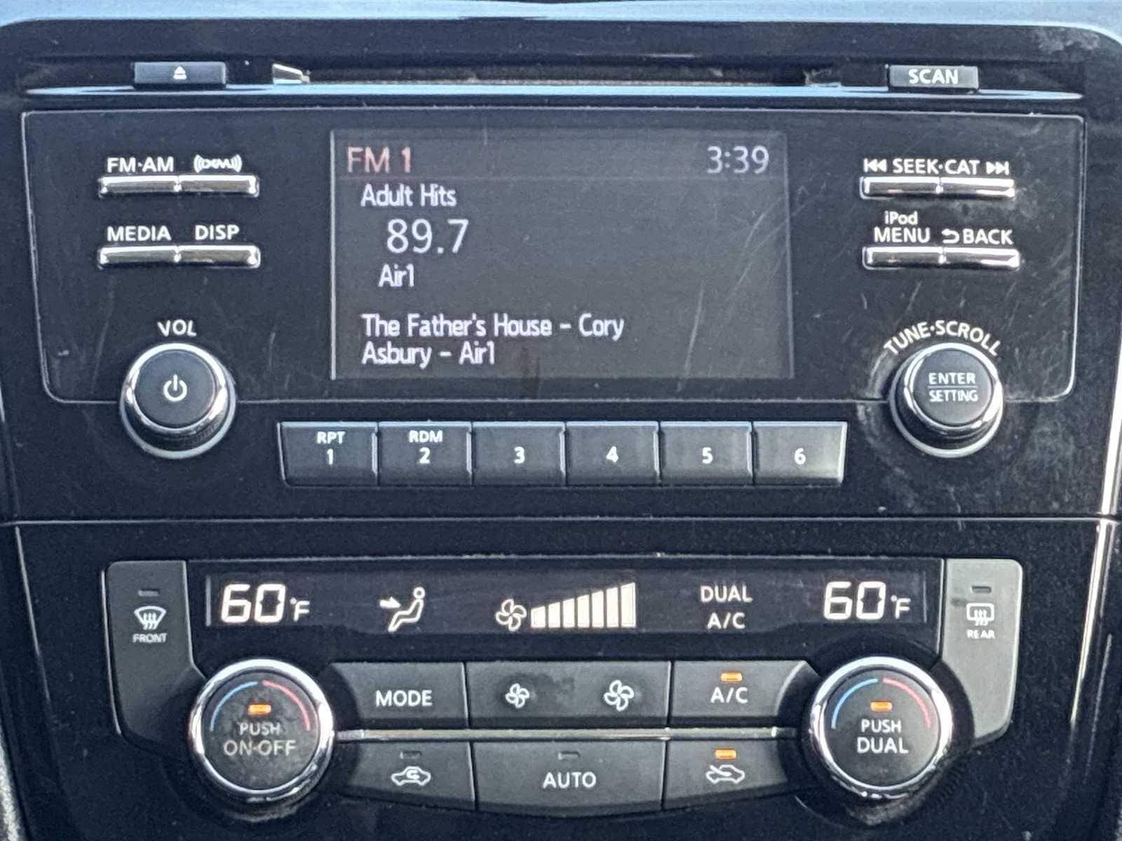 Thumbnail: 2017 Nissan Rogue - 12