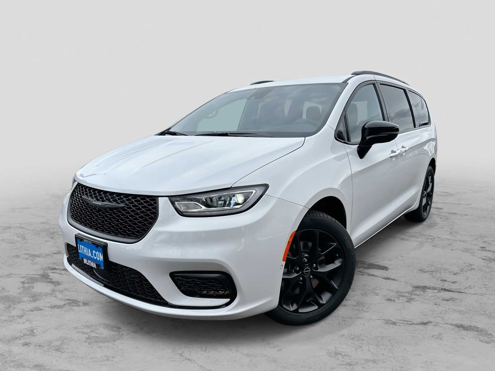 2026 Chrysler Pacifica Select's photo