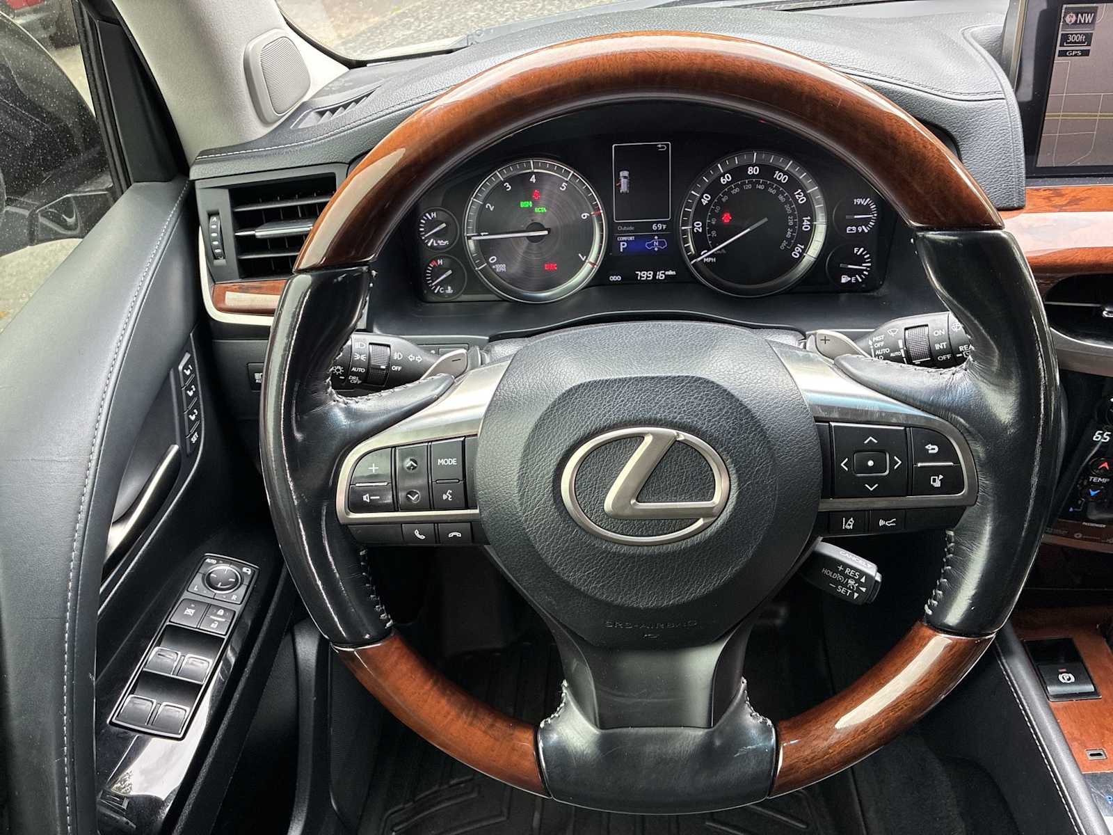 2017 Lexus LX 570 - Photo 11