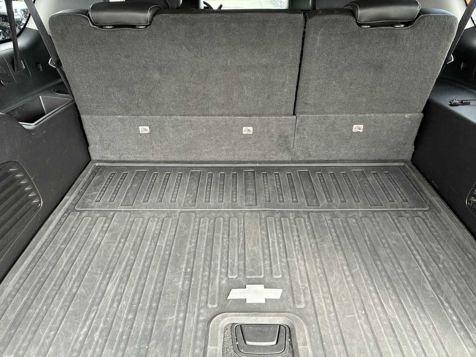 Thumbnail: 2015 Chevrolet Suburban - 21