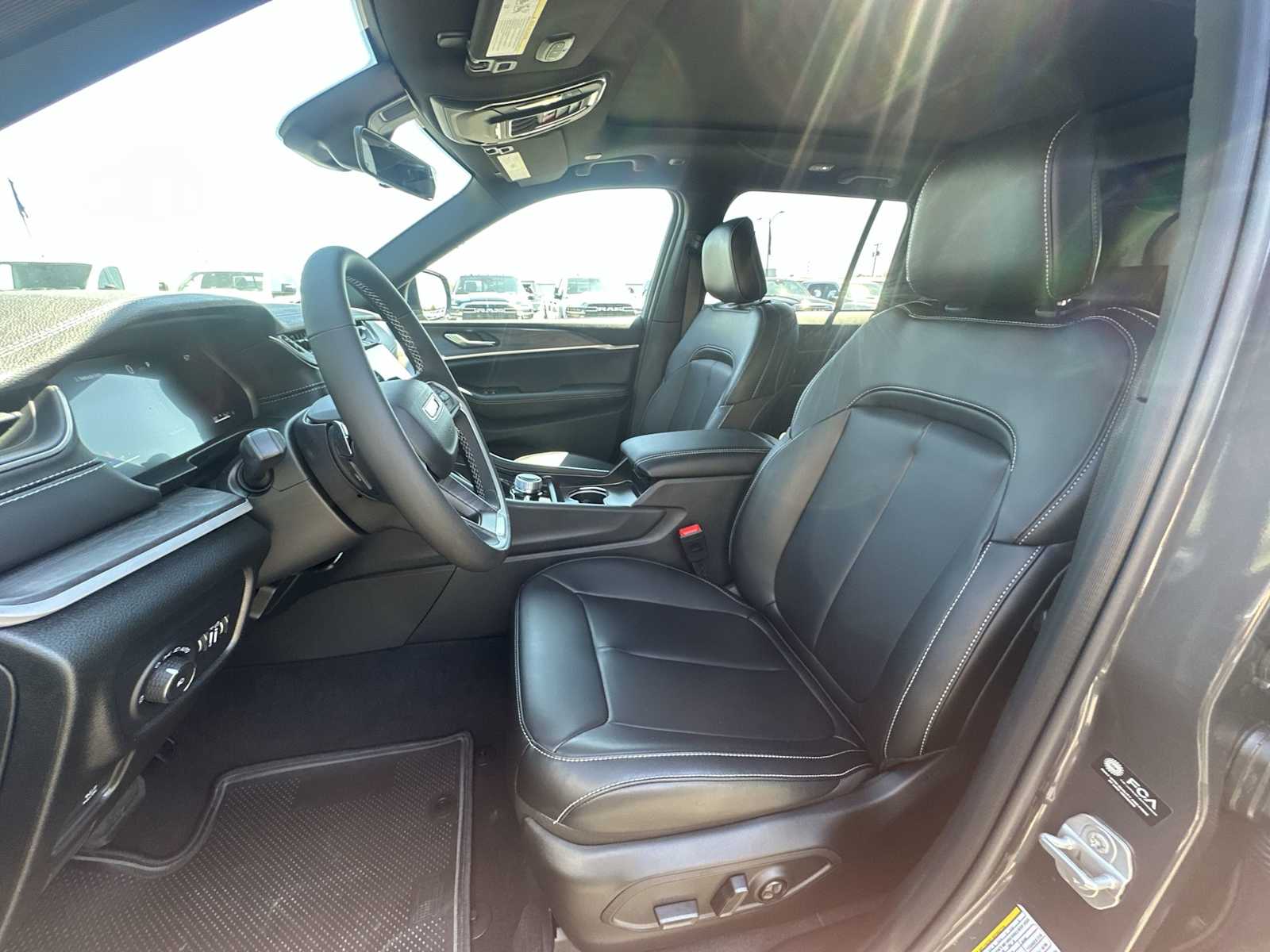 Thumbnail: 2025 Jeep Grand Cherokee - 13