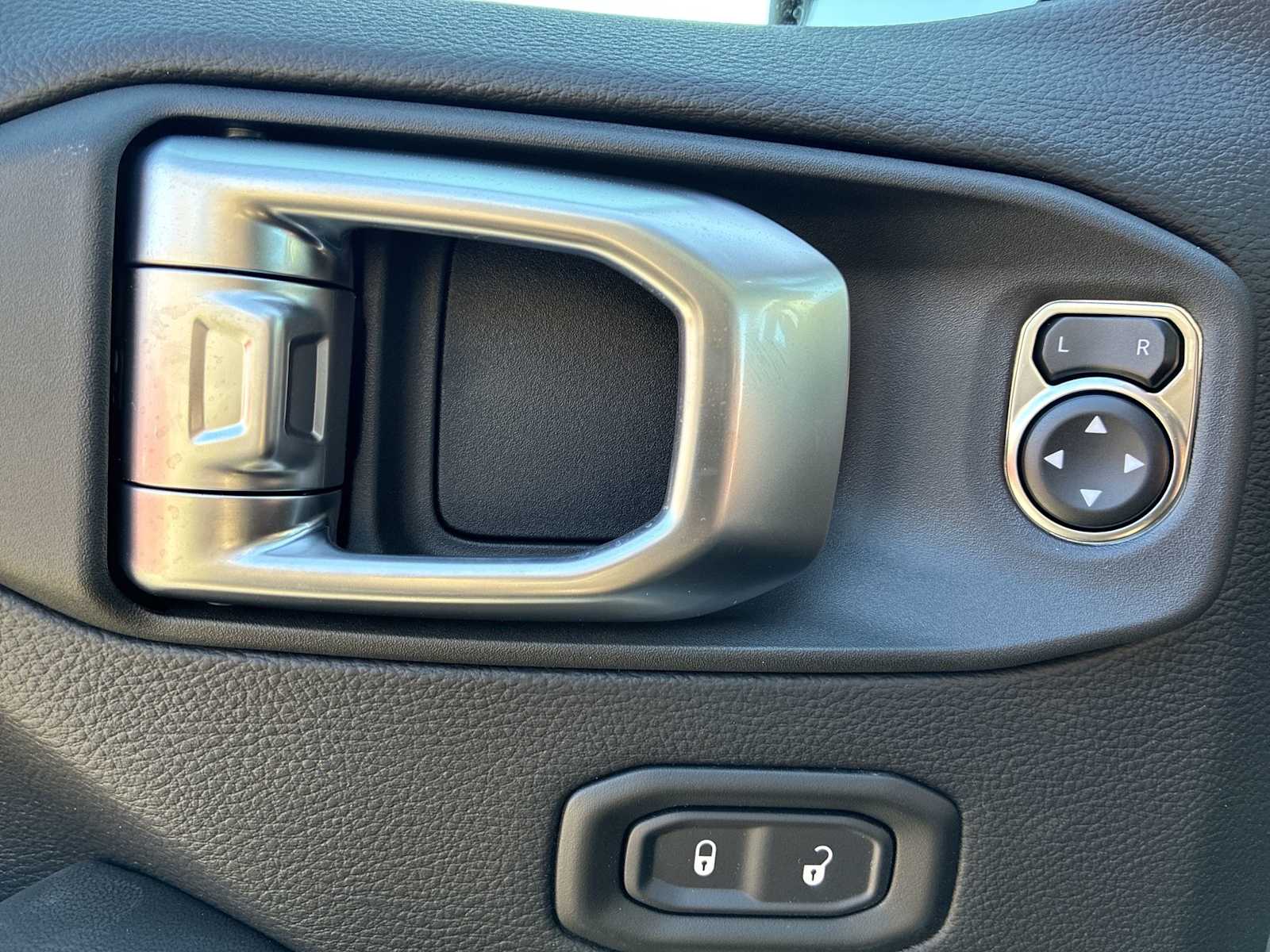 Thumbnail: 2026 Jeep Gladiator - 15