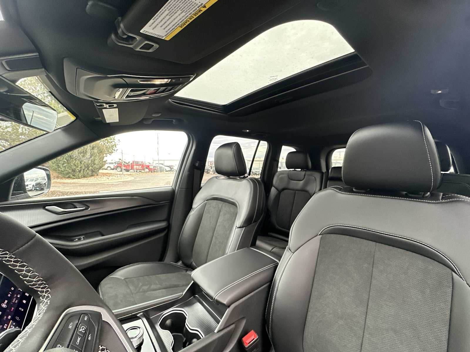 Thumbnail: 2025 Jeep Grand Cherokee - 16