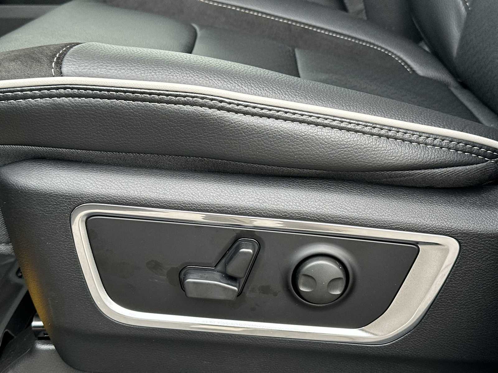 Thumbnail: 2026 RAM 1500 - 14