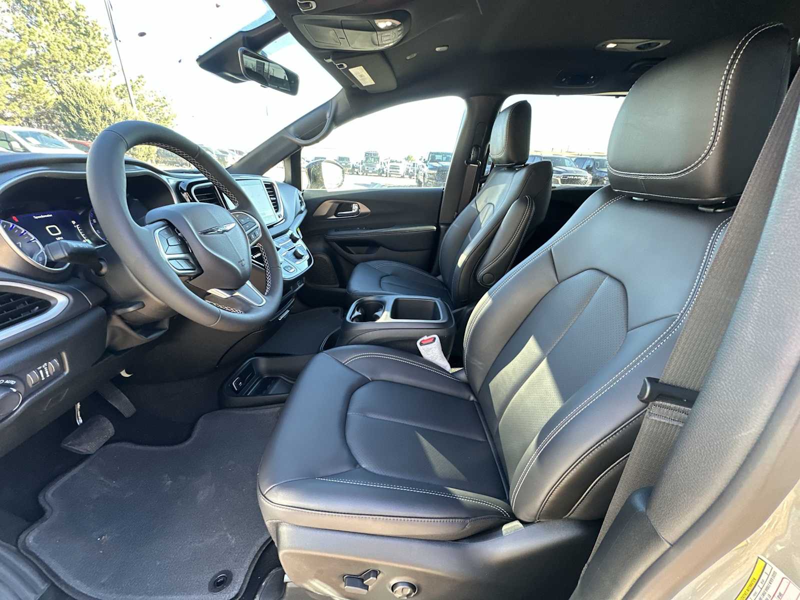 Thumbnail: 2026 Chrysler Voyager - 13