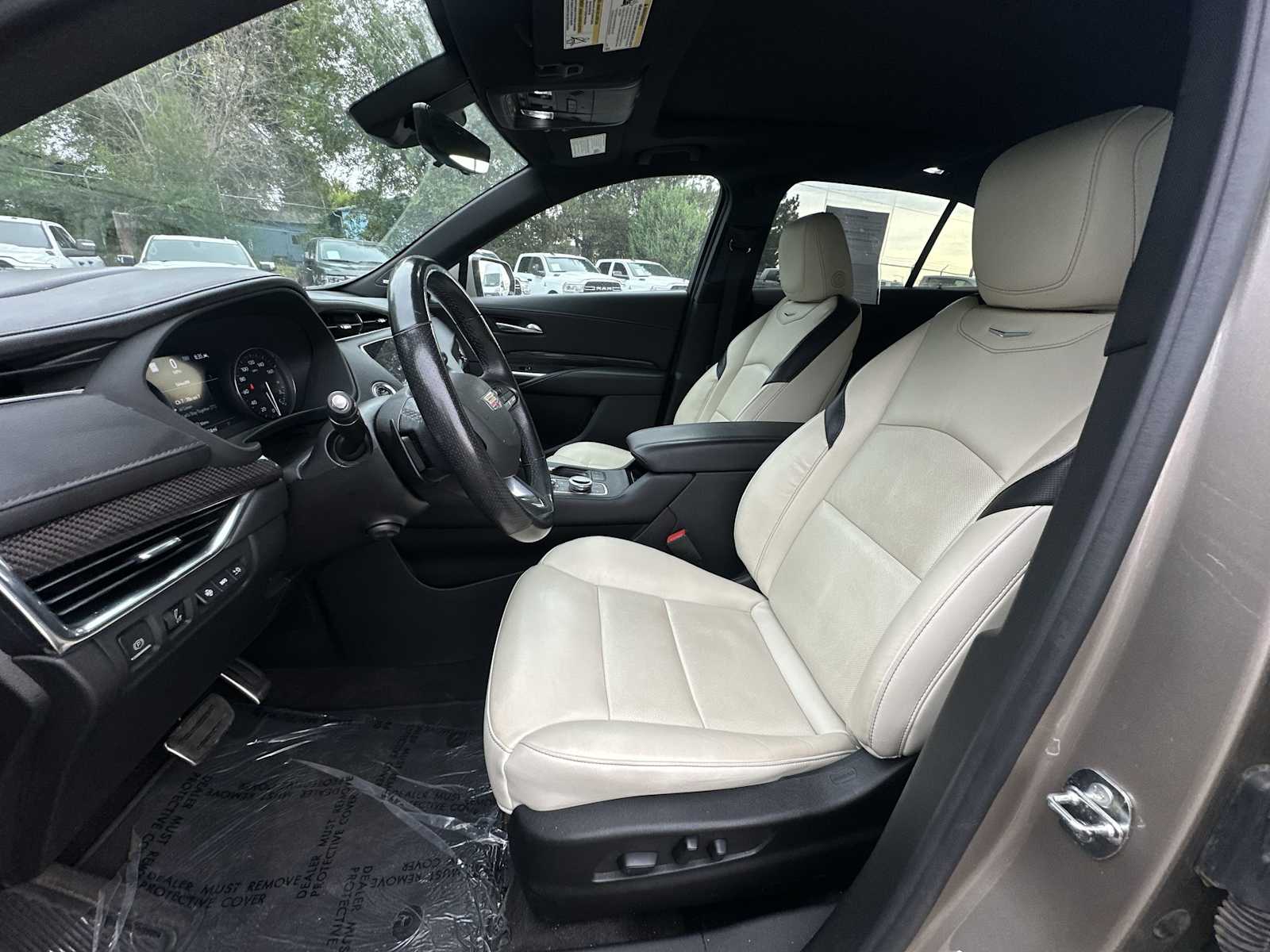 Thumbnail: 2022 Cadillac XT4 - 13