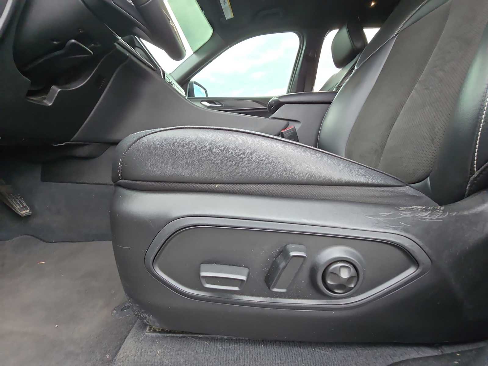Thumbnail: 2023 Jeep Grand Cherokee - 14