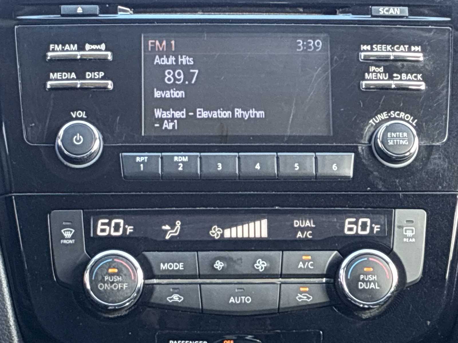 Thumbnail: 2017 Nissan Rogue - 16