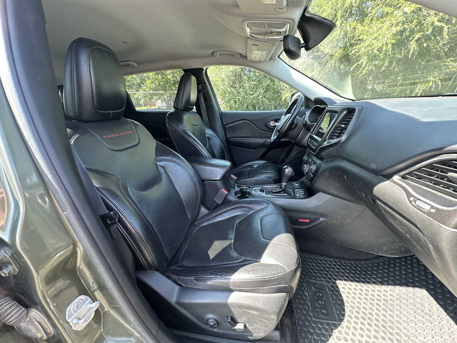 Thumbnail: 2019 Jeep Cherokee - 23