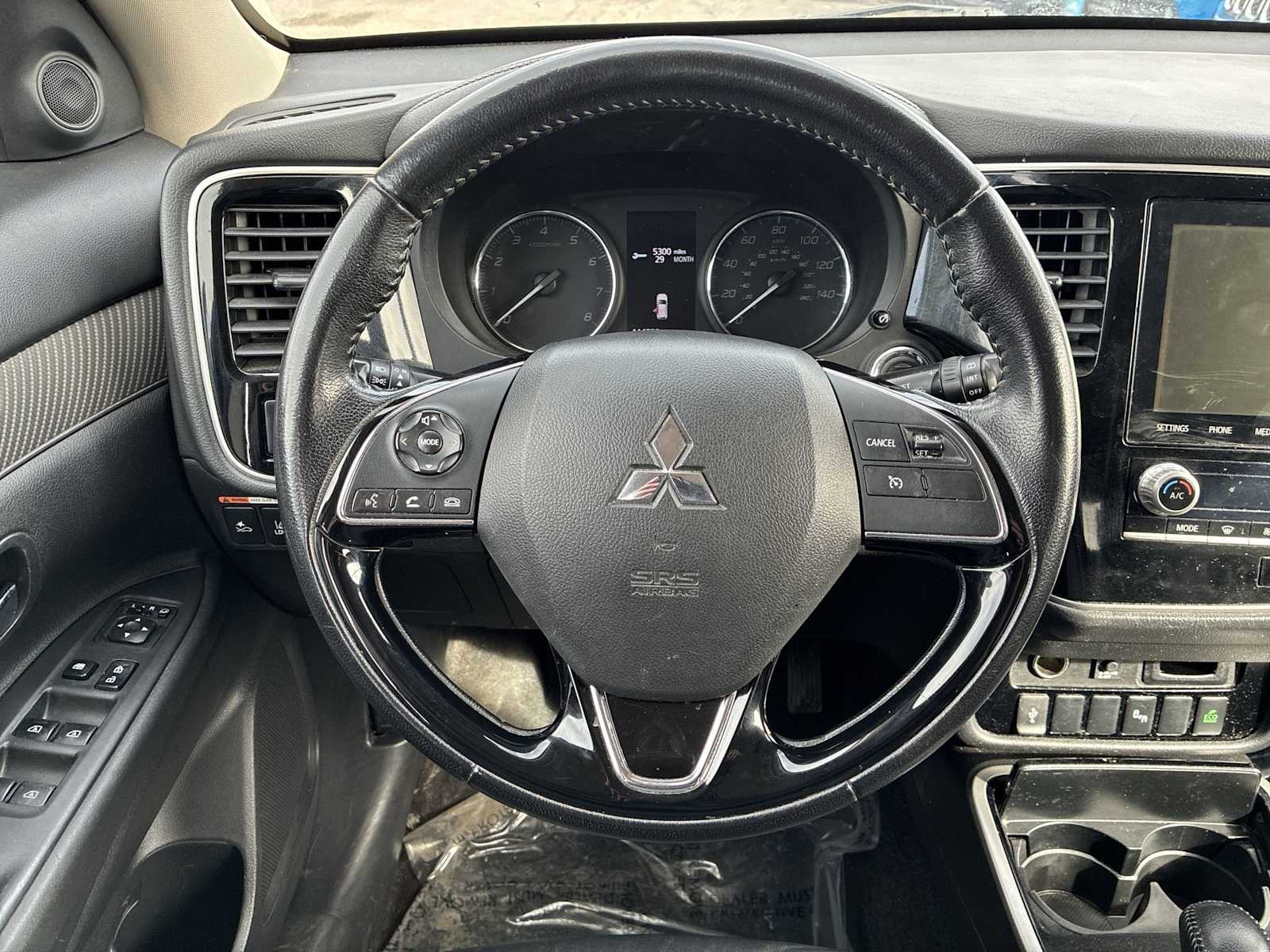 Thumbnail: 2020 Mitsubishi Outlander - 11