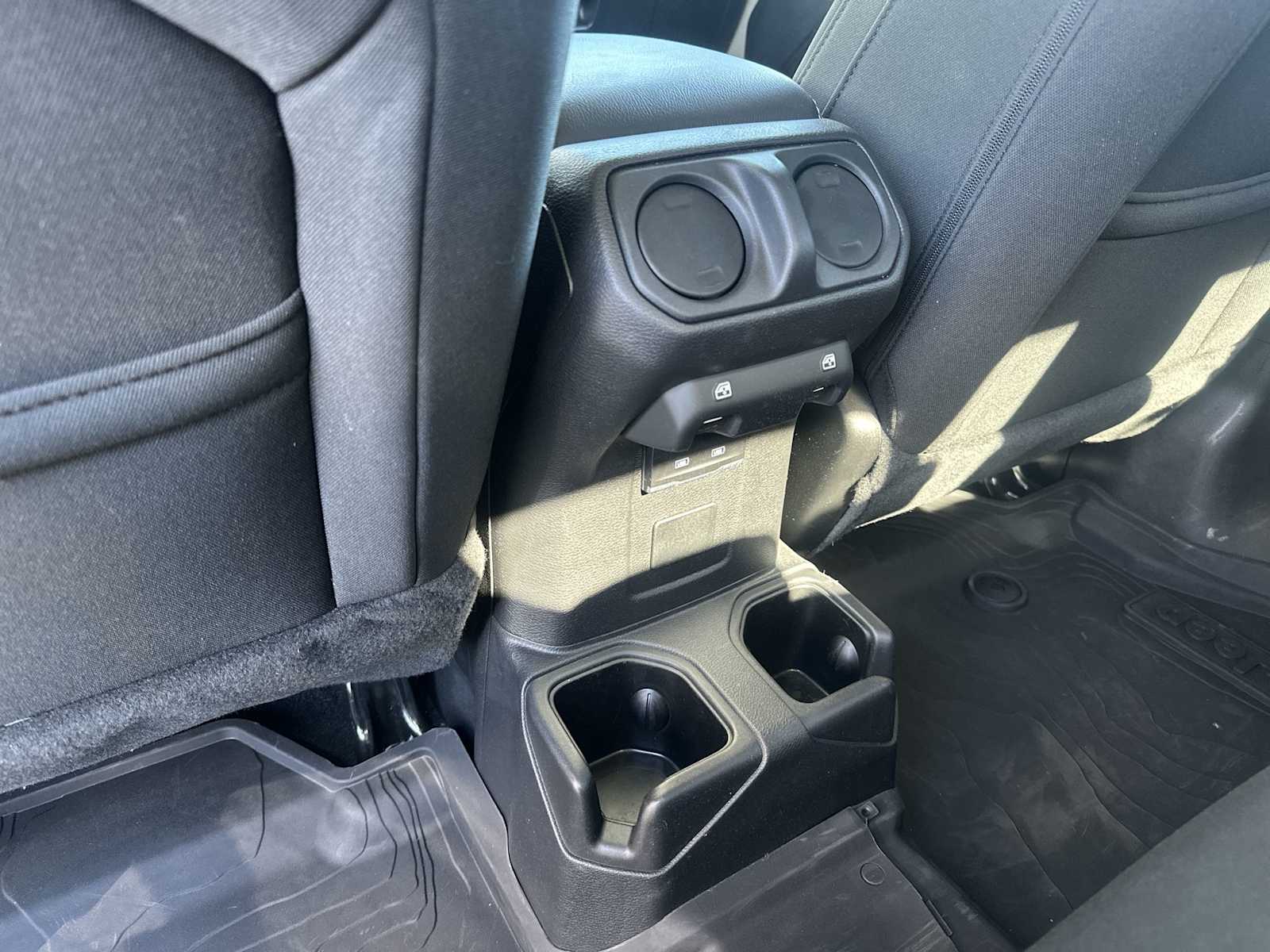 Thumbnail: 2022 Jeep Gladiator - 21