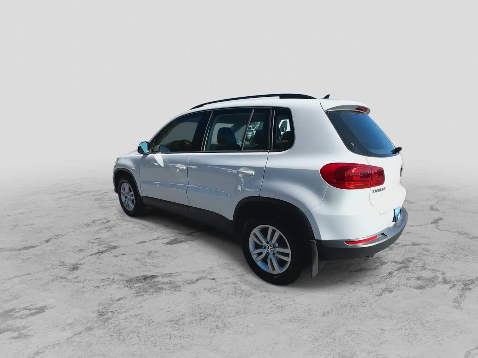 Thumbnail: 2017 Volkswagen Tiguan - 11