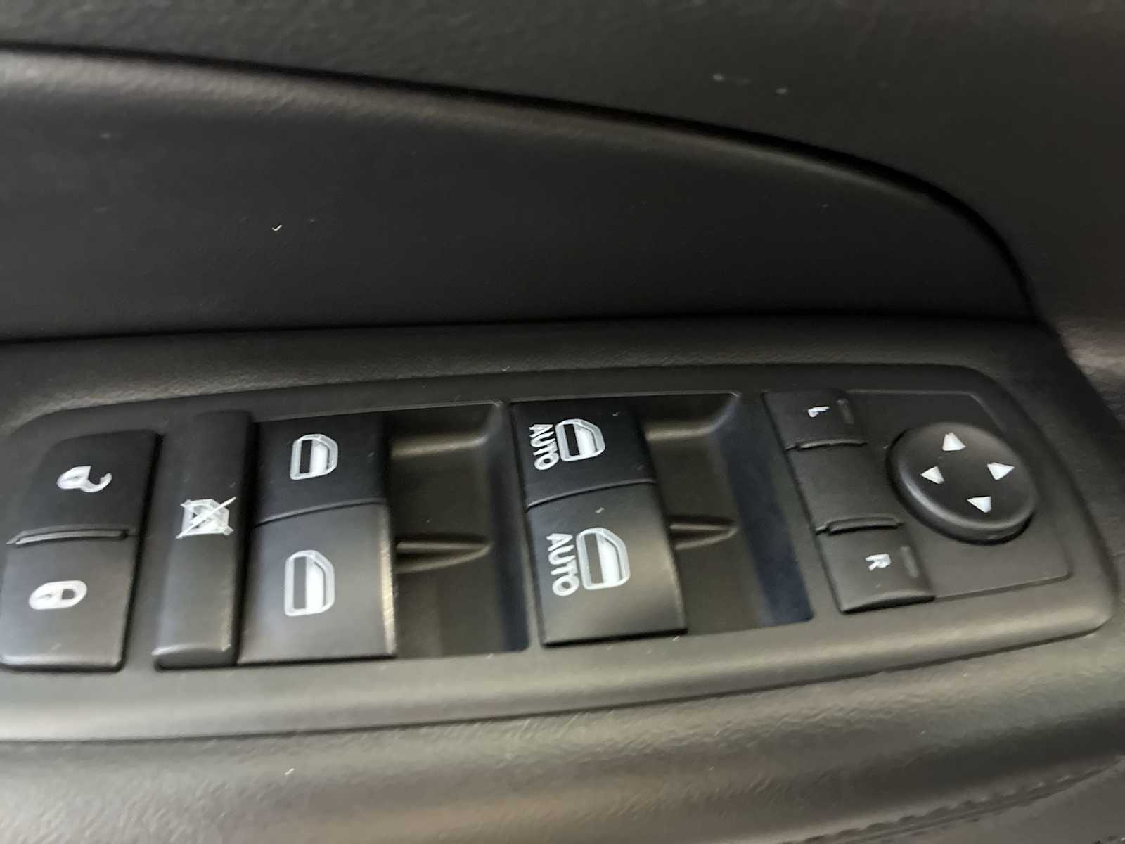 Thumbnail: 2018 Jeep Grand Cherokee - 15