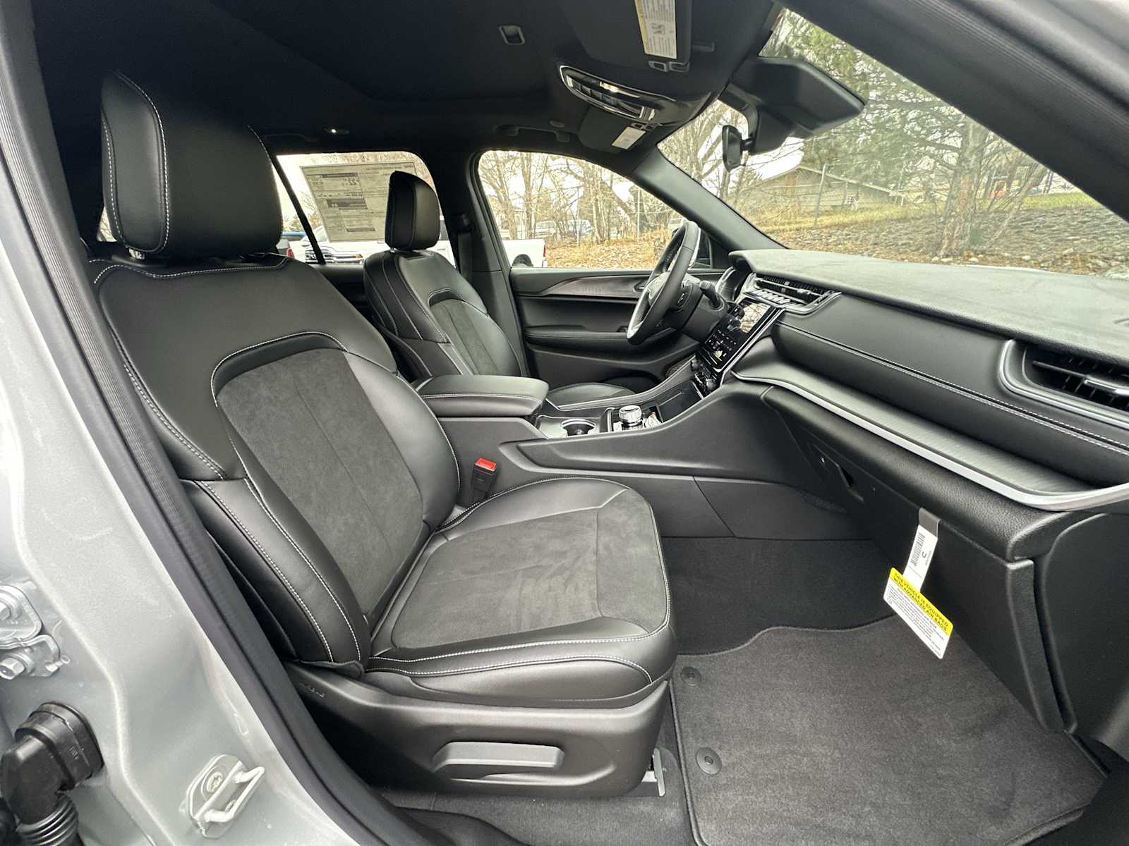 Thumbnail: 2025 Jeep Grand Cherokee - 24