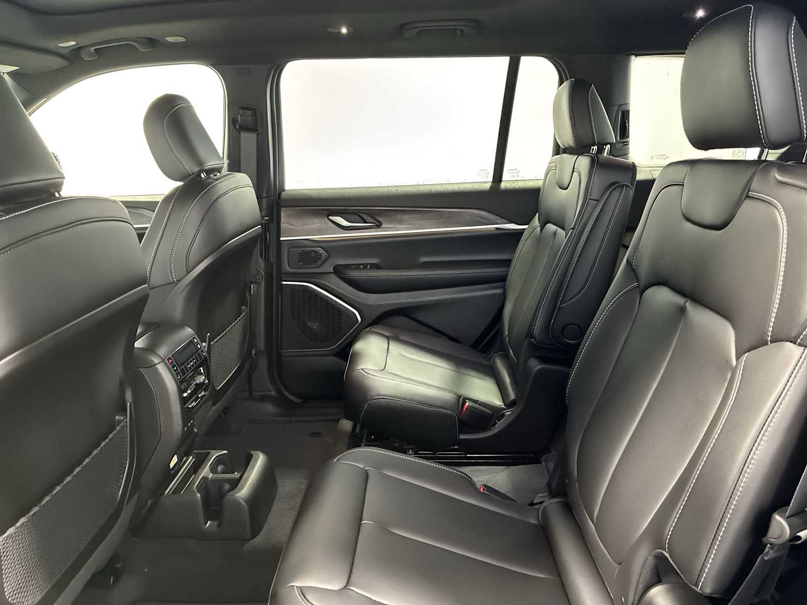 Thumbnail: 2026 Jeep Grand Cherokee - 25