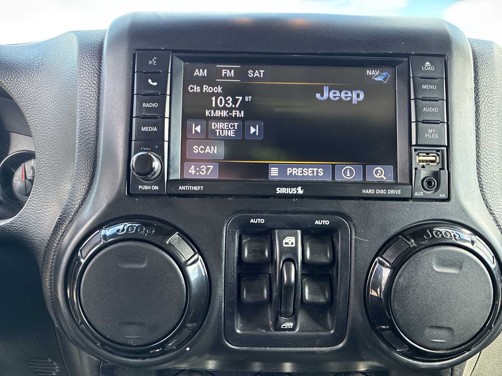 Thumbnail: 2017 Jeep Wrangler - 12