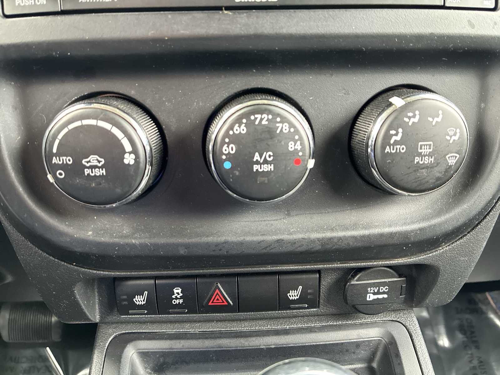 Thumbnail: 2016 Jeep Patriot - 16