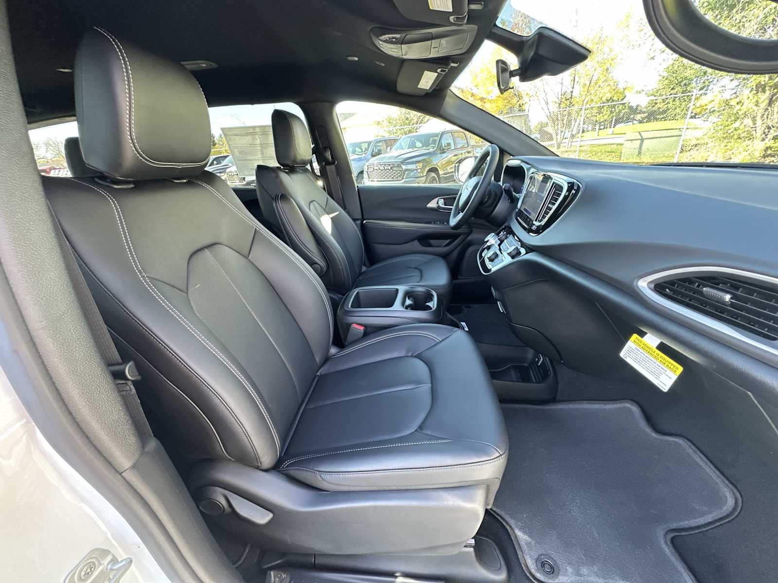 Thumbnail: 2026 Chrysler Voyager - 24