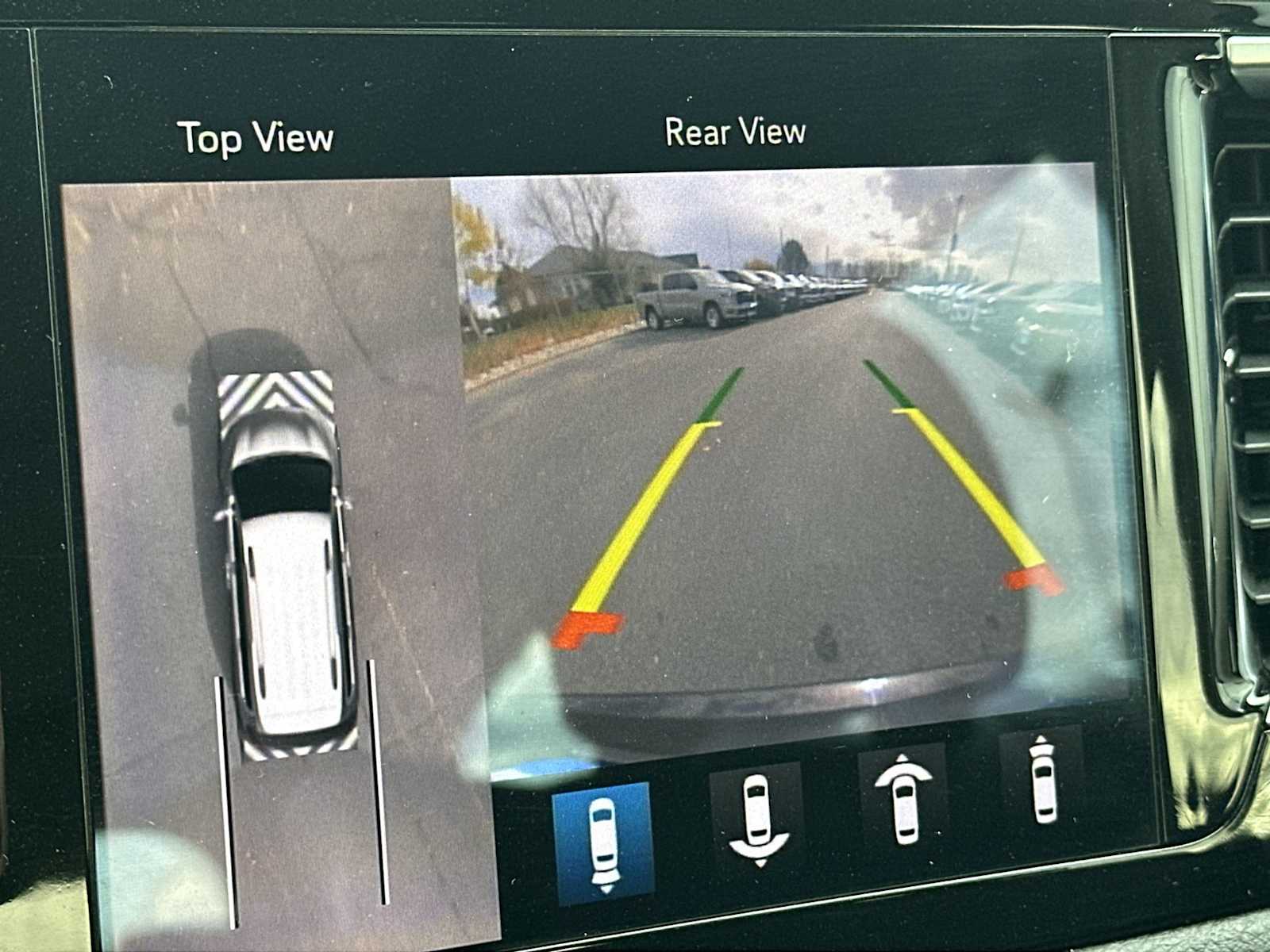 Thumbnail: 2018 Chrysler Pacifica - 22