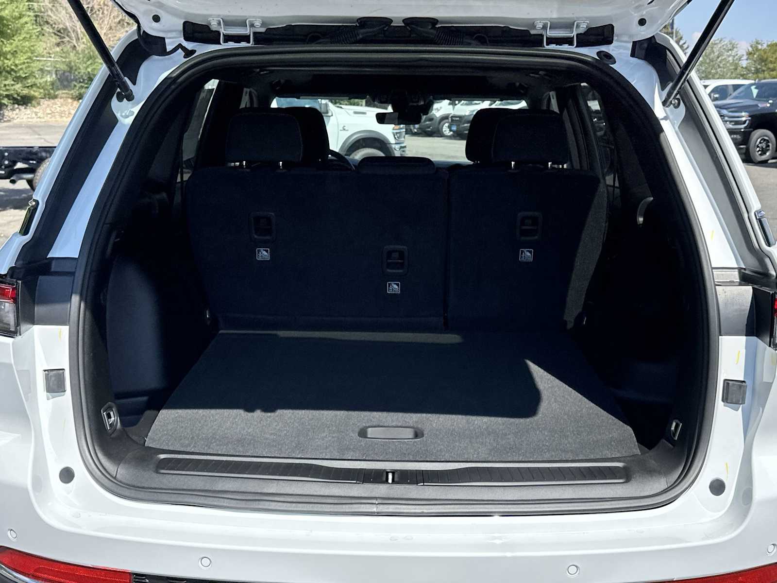 Thumbnail: 2025 Jeep Grand Cherokee - 24