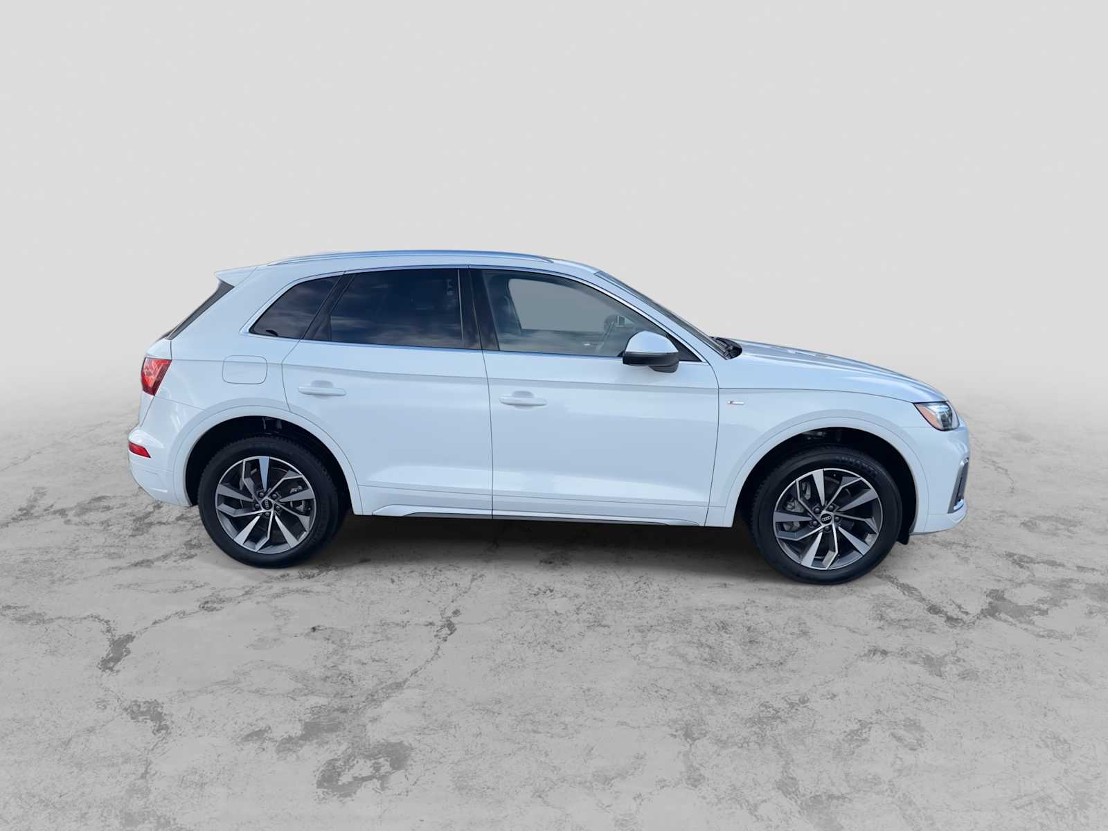 Thumbnail: 2023 Audi Q5 - 9