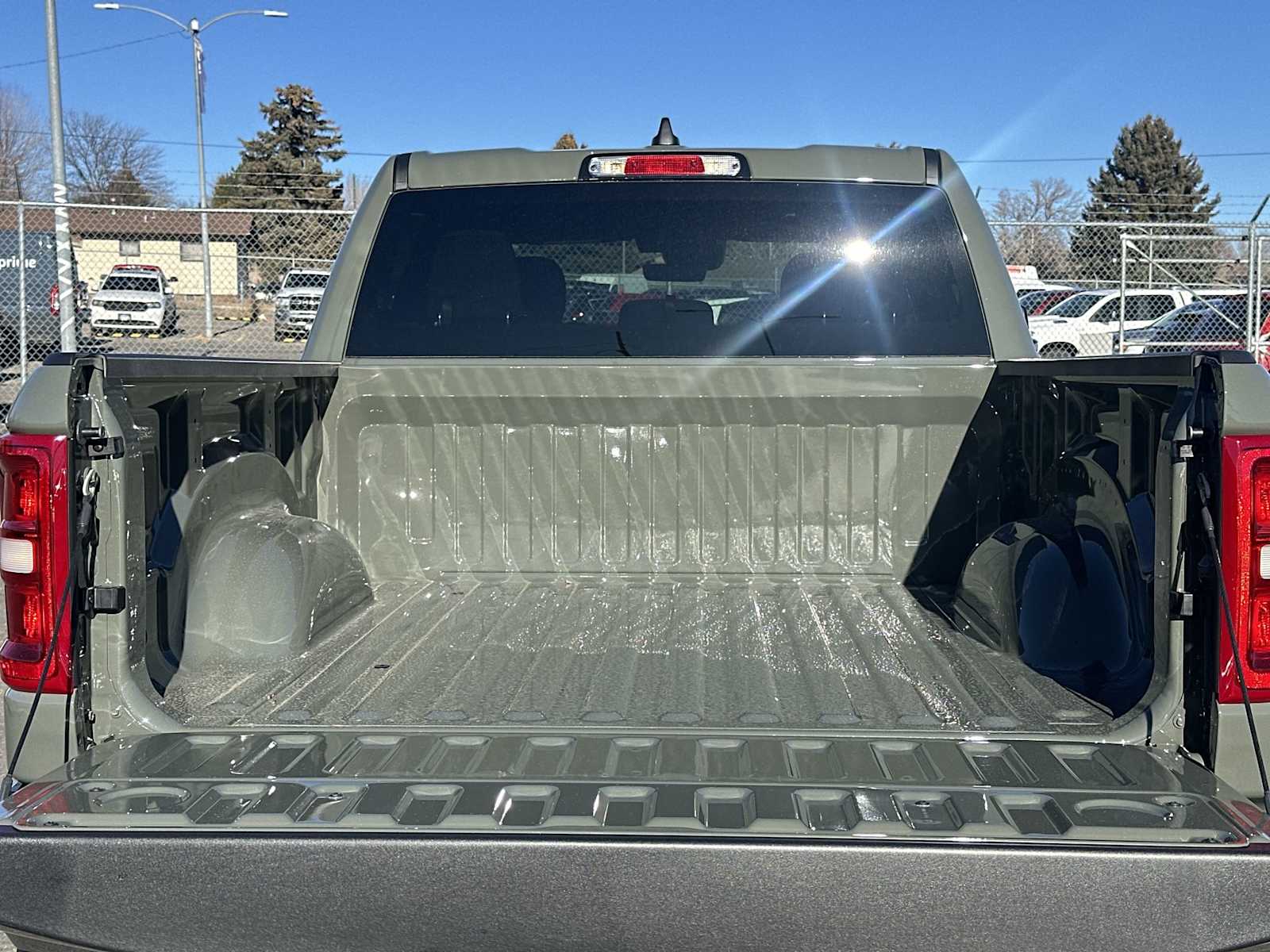 Thumbnail: 2026 RAM 1500 - 18