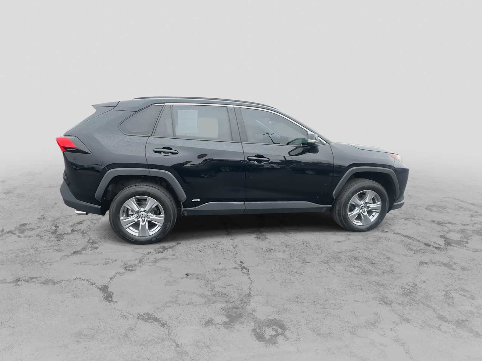 Thumbnail: 2022 Toyota RAV4 - 9