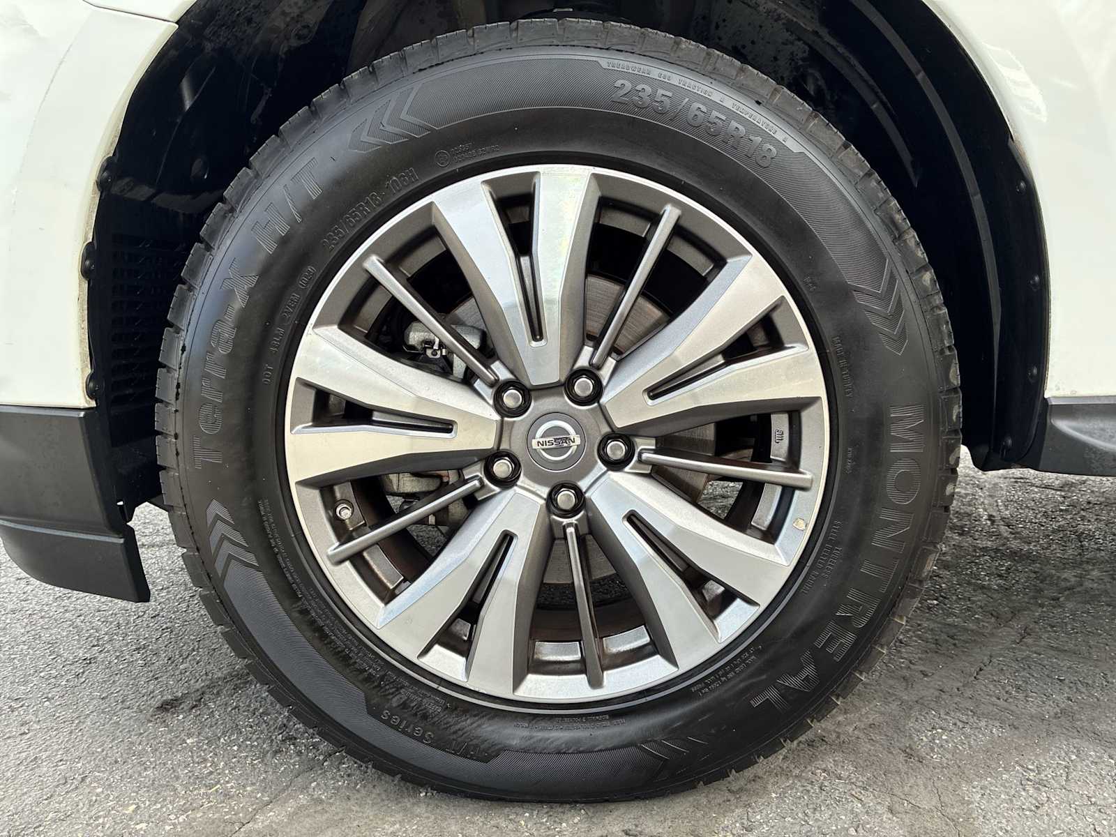 Thumbnail: 2019 Nissan Pathfinder - 18