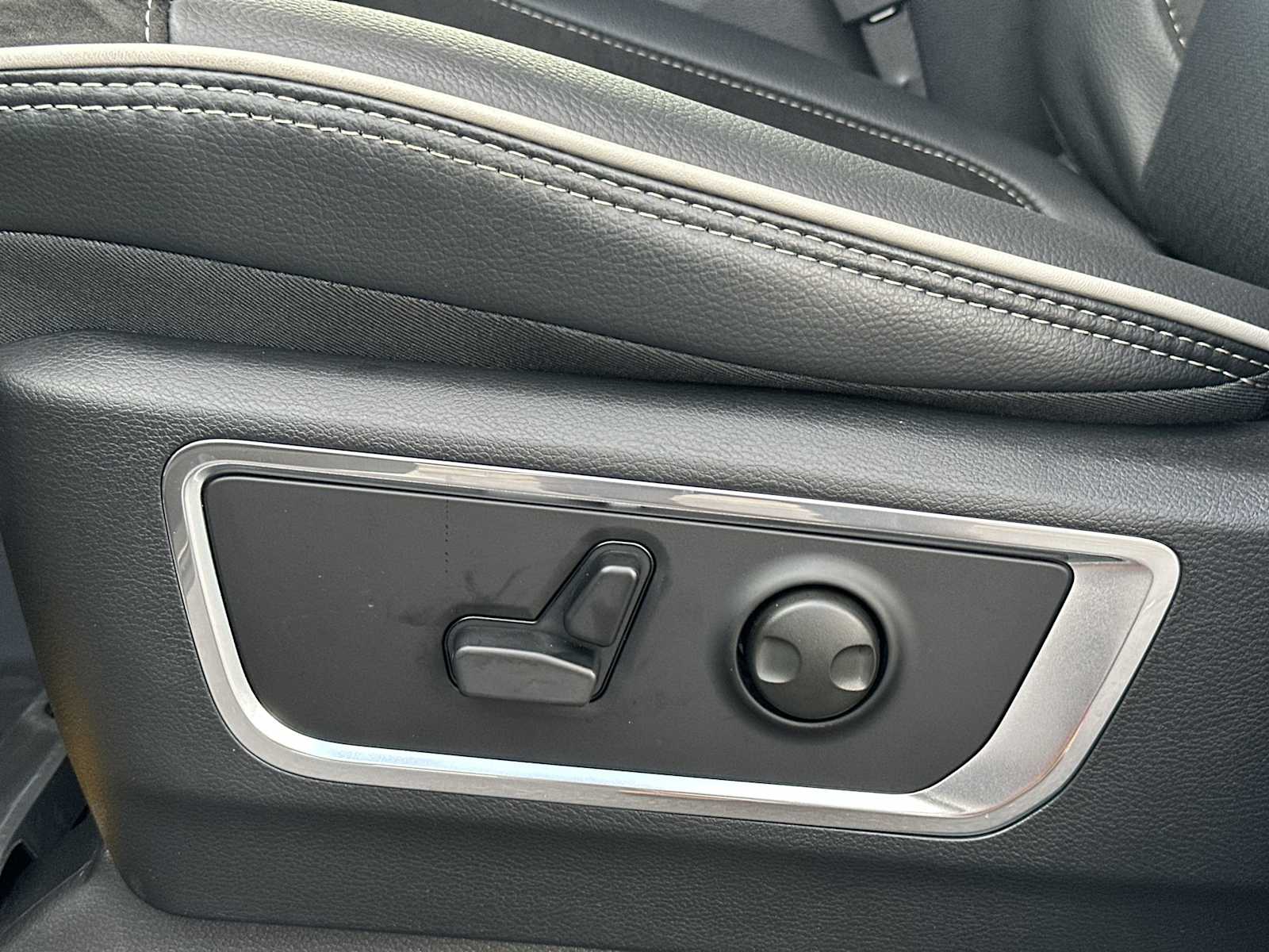 Thumbnail: 2026 RAM 1500 - 14