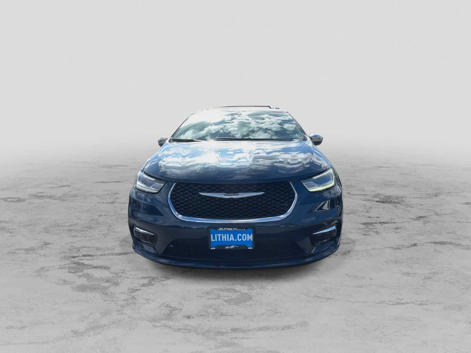 2023 Chrysler Pacifica Limited photo 3