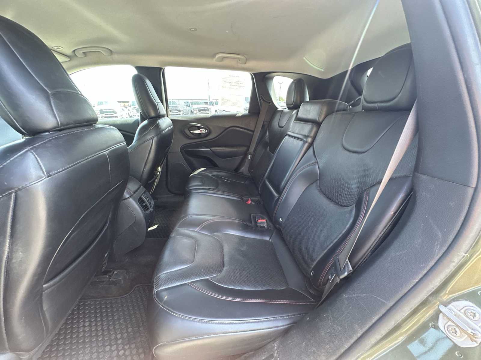Thumbnail: 2019 Jeep Cherokee - 22
