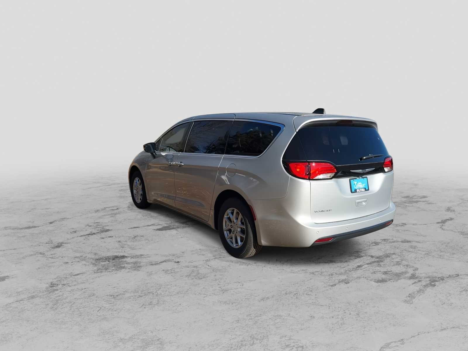 Thumbnail: 2026 Chrysler Voyager - 6