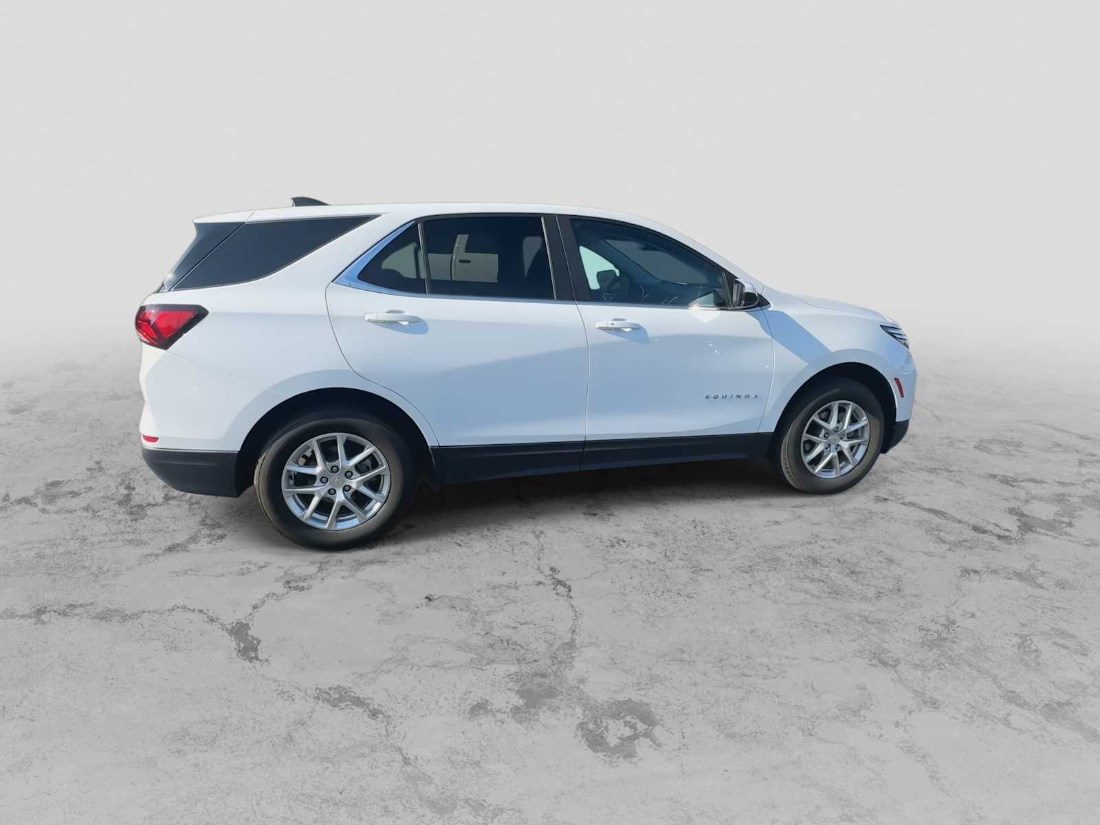 Thumbnail: 2023 Chevrolet Equinox - 9