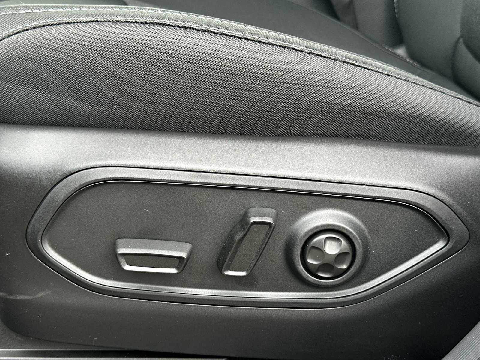 Thumbnail: 2025 Jeep Grand Cherokee - 14