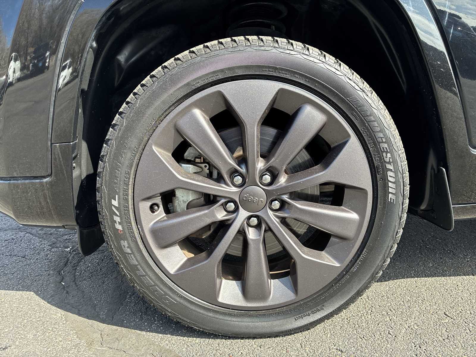 Thumbnail: 2019 Jeep Cherokee - 18