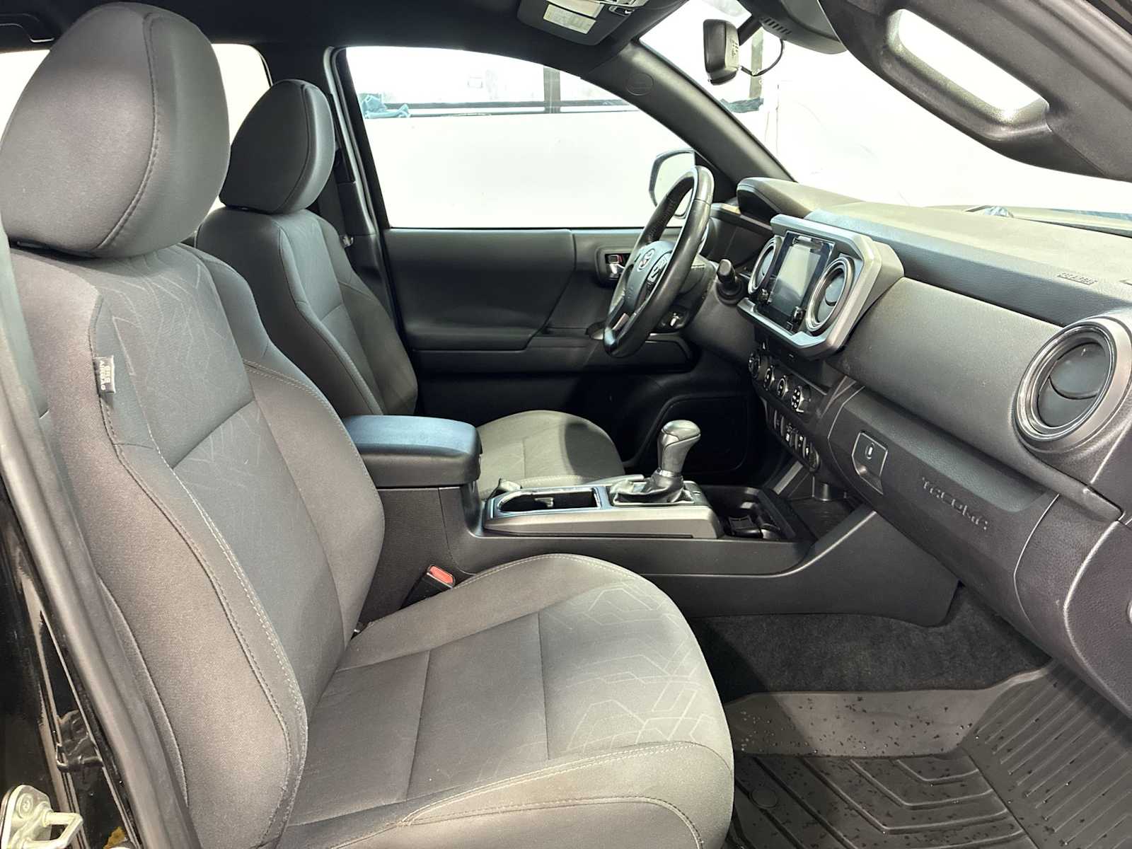 Thumbnail: 2019 Toyota Tacoma - 25