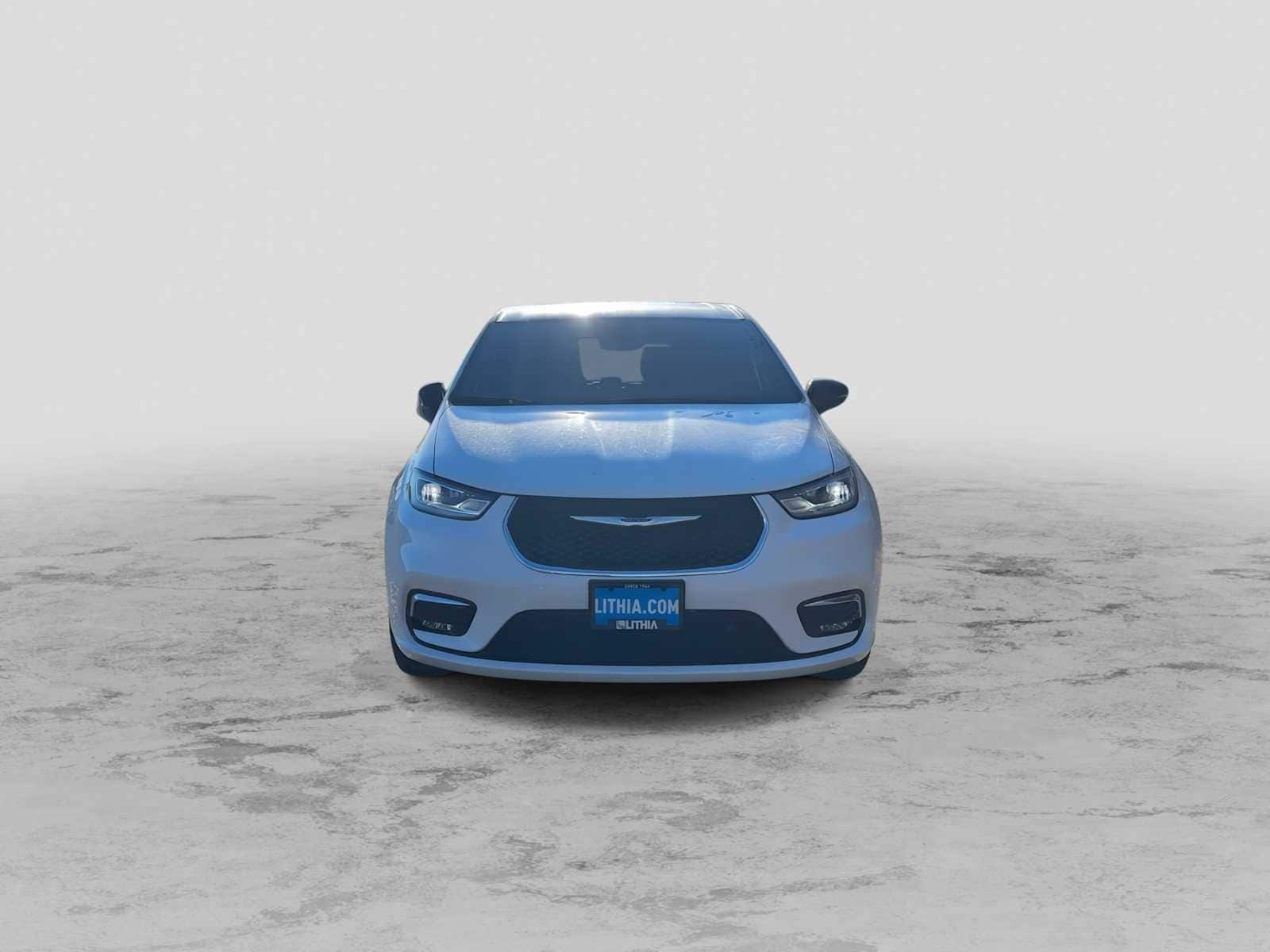 Thumbnail: 2026 Chrysler Pacifica - 3